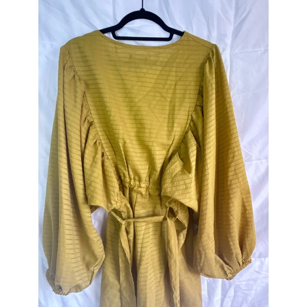 Boohoo‎ Mustard Yellow Textured Wrap Romper Balloon Sleeve Tie Waist